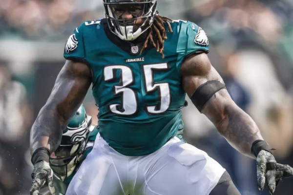 Eagles Sign Linebacker Shaquille Leonard to Bolster Injured Defense