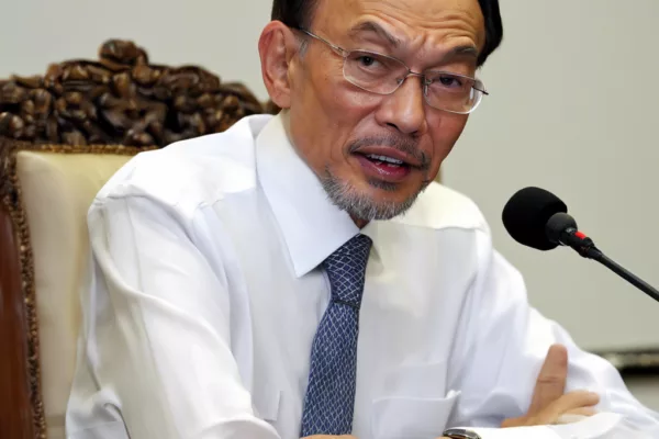 Malaysian Prime Minister Anwar Ibrahim Reshuffles Cabinet to Rebuild Trust and Address Economic Concerns